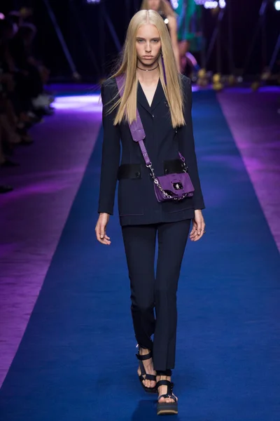 Look 10